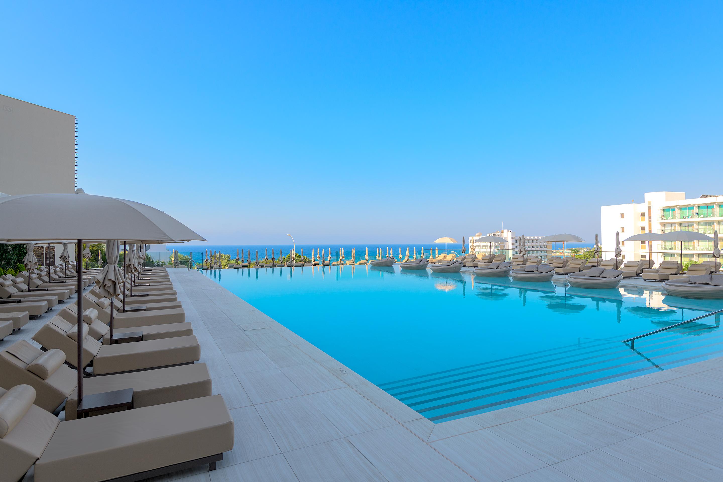 Amarande (Adults Only) Hotel Айя Напа Екстериор снимка Infinity pool at the hotel
