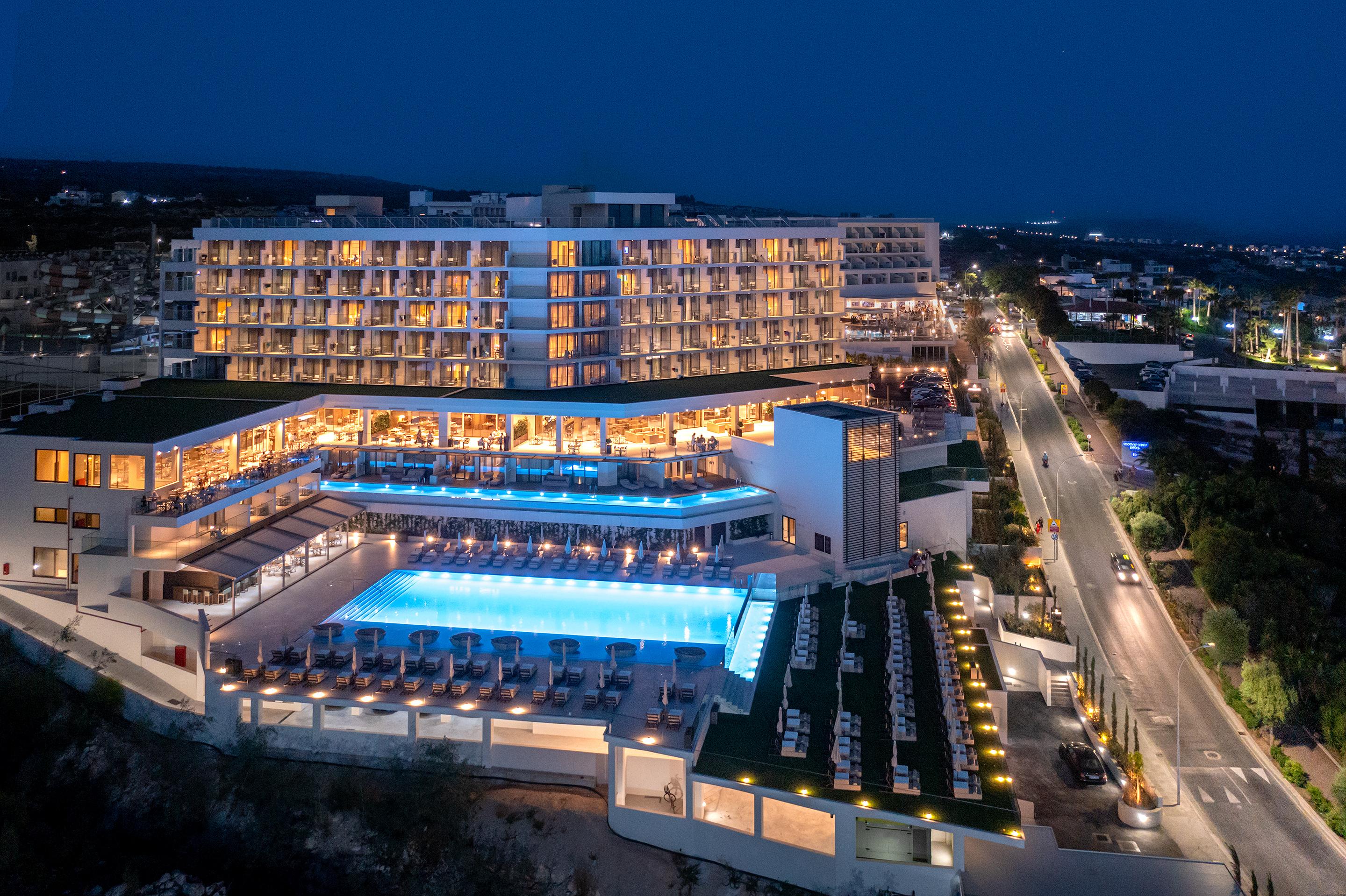 Amarande (Adults Only) Hotel Айя Напа Екстериор снимка The hotel at night