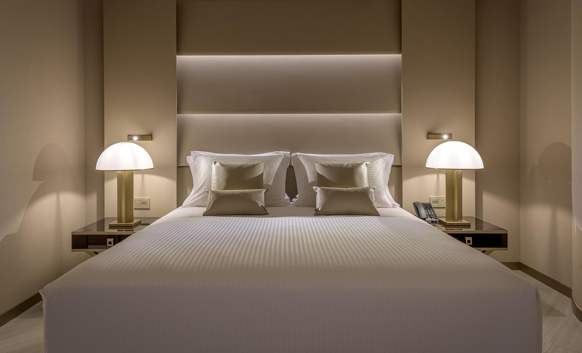 Amarande (Adults Only) Hotel Айя Напа Екстериор снимка A bedroom at the Mandarin Oriental, Munich